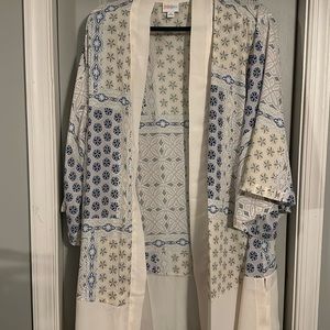 Large (fits 16-18)  Lularoe Aurora- Bell Sleeve Kimono